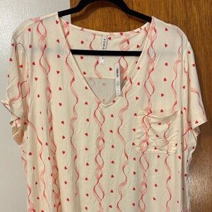 New Soma Short Sleeve sleepshirt with Red Hearts on Cream